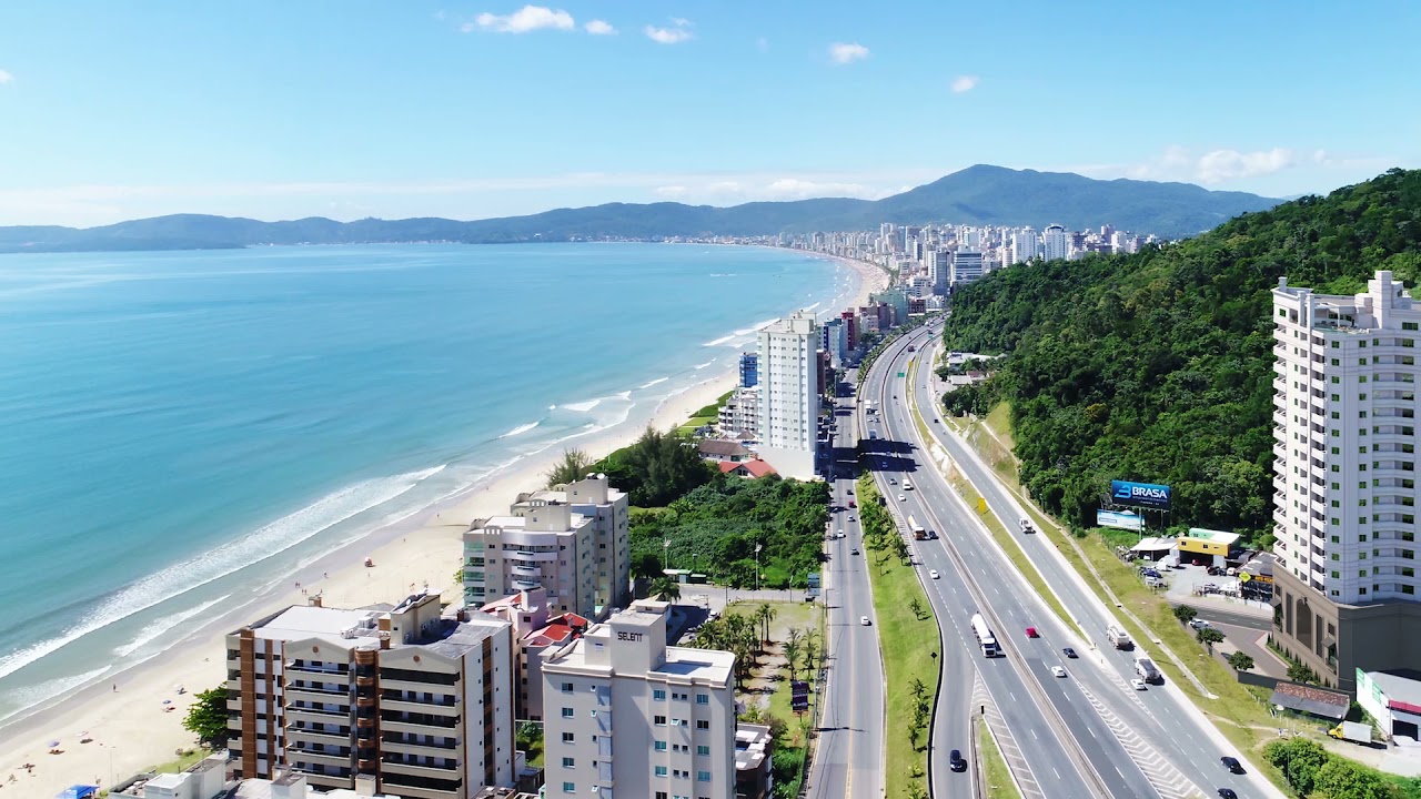 Vídeo: vista aérea do Edifício Sky Bridge Residence