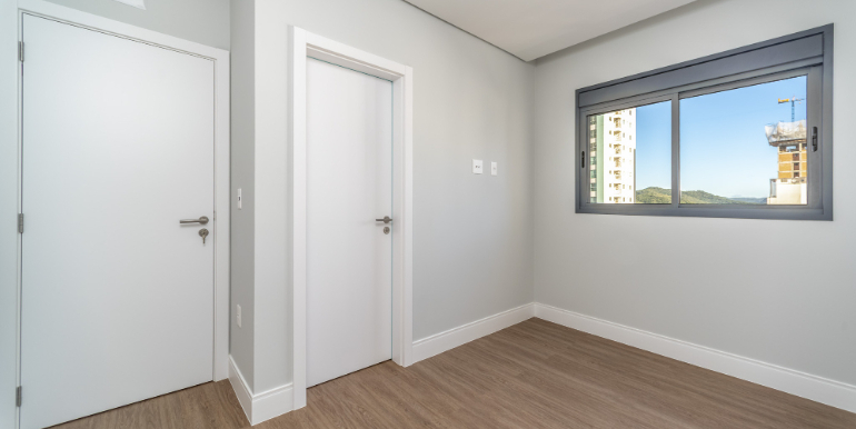 Moldura 16 do Ed. Hannover situado em BC