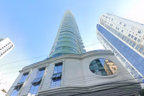 Fachada do Edifício Torre D’ Napoli - Balneário Camboriú