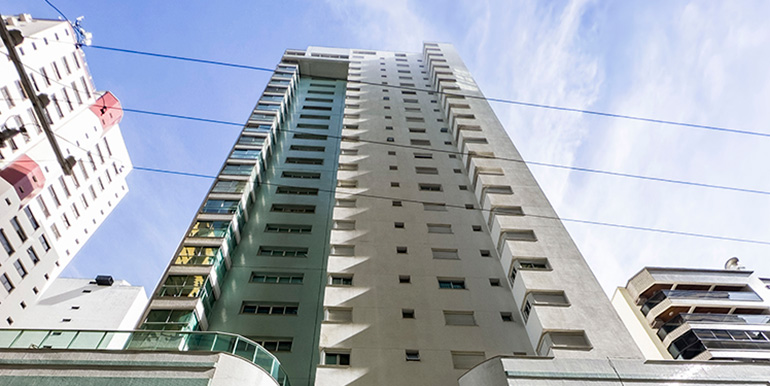 Fachada do Edifício Maria Regina Vanzo em Balneário Camboriú, SC