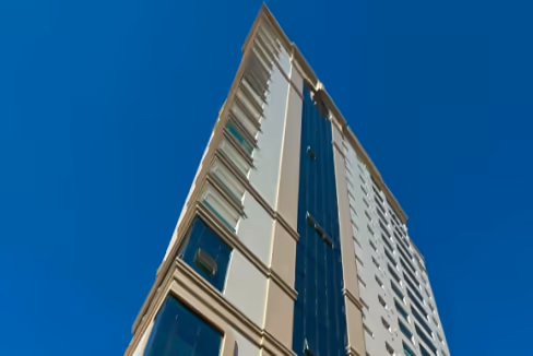 Fachada do Edifício Azzure - Meia Praia, Itapema