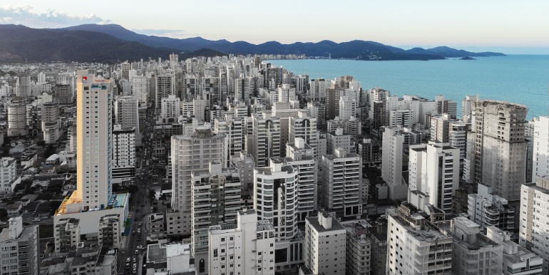 Panorama 8 do Ed. Liberty situado na Meia Praia, Itapema