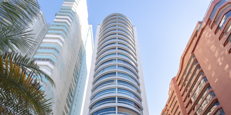 Vista 24 do Ed. Number One situado em BC