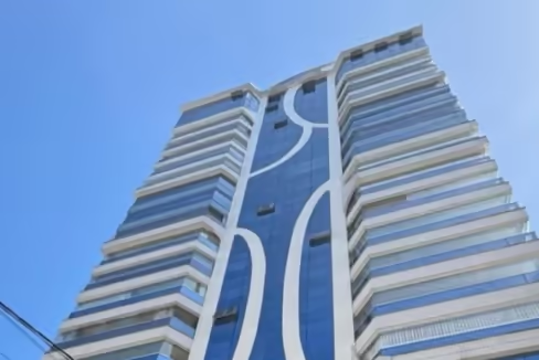 Fachada do Edifício Águas Cristalinas - Meia Praia, Itapema