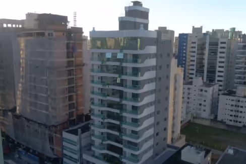 Fachada do Edifício Atlantis - Meia Praia, Itapema