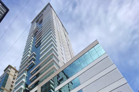 Fachada do Edifício El Elyon - Meia Praia, Itapema