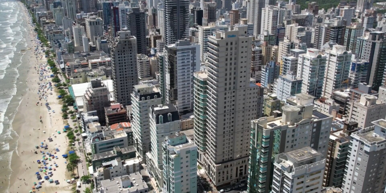 Fachada do Edifício La Martina em Itapema, SC