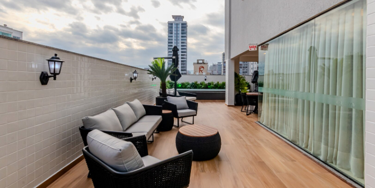 Panorama 8 do Ed. Maverick situado na Meia Praia, Itapema