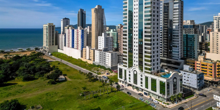 Retrato 3 do Edifício Paramount Tower localizado na Meia Praia, Itapema