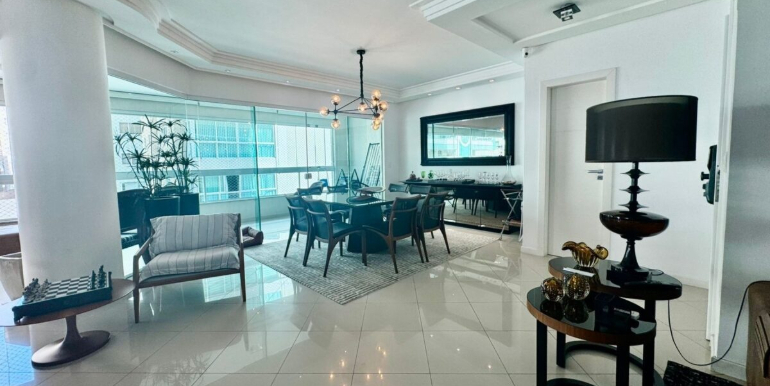 Imagem 2 do Edifício Villa do Mar na Meia Praia, Itapema