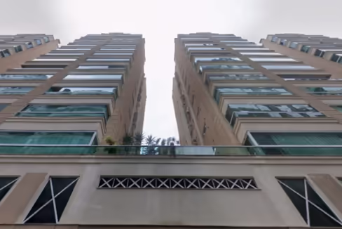 Fachada do Edifício Villa do Mar - Meia Praia, Itapema